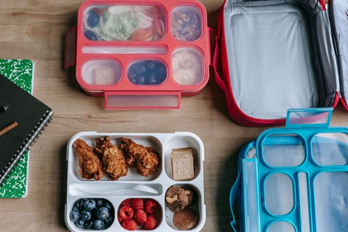 bekal anak sekolah, resep bekal anak sekolah, menu bekal anak sekolah, Menu bekal anak sekolah, ide bekal anak sekolah, bekal anak sekolah simpel, resep bekal simpel, 6 Ide Resep Bekal Anak Sekolah Simpel dan Cepat Dibuat, Bikin Lahap!, Sandwich omelet, Chicken katsu, Nasi goreng udang telur, Bola-bola nasi, Pepes tahu sayuran, Spaghetti goreng