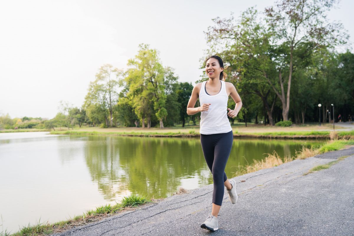 lari jarak jauh, Lari jarak jauh, hobi lari, lari bikin kulit kendur, Apakah lari bikin wajah kendor, Apakah lari membuat wajah Anda kendur, Apa penyebab kulit wajah menjadi kendur, jogging bikin muka tua, Apakah jogging bikin muka tua, Benarkah Lari Bikin Kulit Wajah Cepat Kendur? Ini Kata Dokter, Lari jarak jauh bikin kulit kendur, benarkah?, Sinar matahari dan polusi bisa mempercepat penuaan kulit, Nutrisi yang cukup, kunci regenerasi kulit, Perawatan pelengkap untuk pelari
