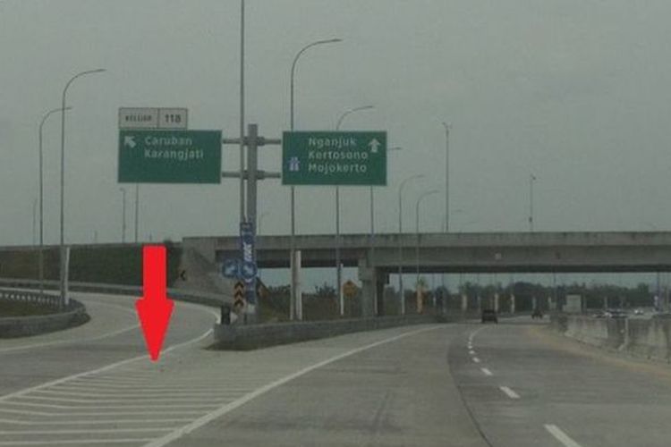 Pengendara, fungsi marka jalan, marka jalan tol, keselamatan berkendara, 6 Jenis Marka Jalan Tol yang Harus Dikenali Pengemudi