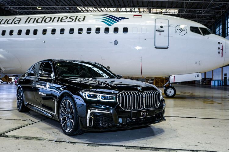 Asuransi Astra, Seri 7, Sedan Mewah, klaim asuransi, asuransi, asuransi kendaraan, mobil dirusak massa, Sedan Mewah BMW Jadi Korban Salah Amuk Massa, Bisa Klaim Asuransi?