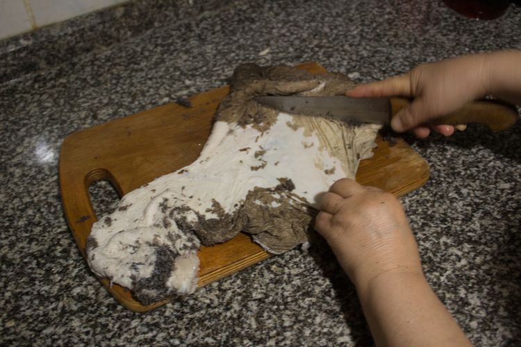 Babat sapi, babat hitam, babat putih, cara membersihkan babat sapi, Bagaimana Cara Membersihkan Babat Sapi agar Tidak Bau?, 1. Cara membersihkan babat hitam, 2. Cara membersihkan babat putih, 3. Rebus dengan air garam, 4. Kikis kembali permukaan babat, 5. Potong babat, 6. Rebus babat sapi hingga empuk
