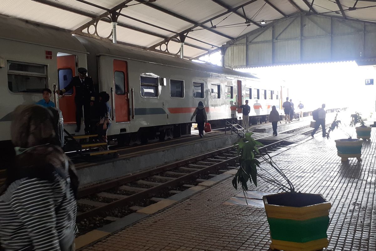 Lumajang, wisata Lumajang, stasiun klakah lumajang, stasiun klakah, stasiun klakah jawa timur, stasiun lumajang, Stasiun Klakah Resmi Jadi Stasiun Lumajang, Jumkah Wisatawan Naik 40 Persen, Bangun Citra dan Identitas Daerah, Wisatawan Naik 40 Persen, Ekonomi Lokal Ikut Tumbuh, Promosi dan Akses Wisata Terus Diperkuat