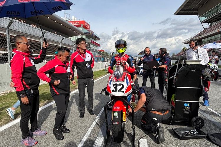 Astra Honda Motor (AHM), European Talent Cup, kiandra ramadhipa, Ramadhipa Podium 1, Lagu Indonesia Raya Berkumandang di Catalunya