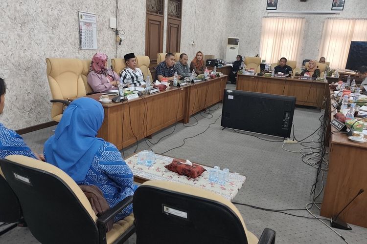 bupati pati, bupati pati sudewo, Bupati Sudewo, pemakzulan Bupati Pati, pansus hak angket dprd pati, Bupati Pati Sudewo Sindir Pansus Hak Angket: Jangan karena Live Streaming, Telanjangi Pemerintah, Sudewo Akui Tak Ada Pemimpin Sempurna, Pansus DPRD Pati Bantah Pembahasan Melebar, 12 Poin Kebijakan Bupati yang Jadi Sorotan, DPRD Klaim Hanya Jalankan Konstitusi