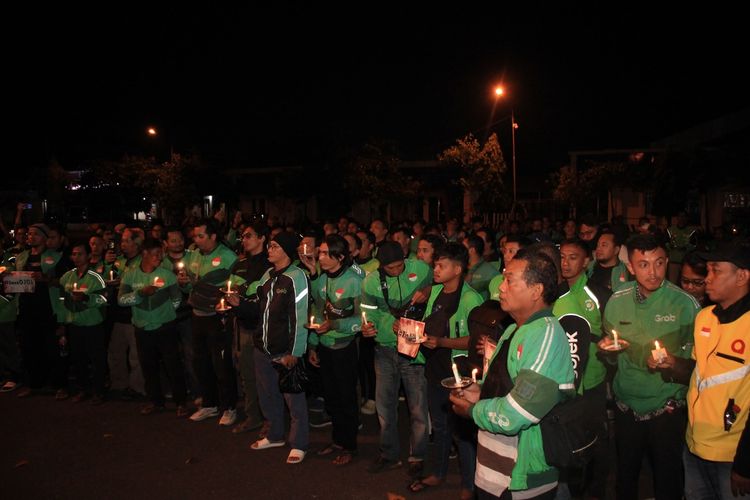 Prabowo, media asing, Demo  mahasiswa di DPR ricuh, demo 29 agustus 2025, Demo 29 Agustus, Media Asing Soroti Demo di Indonesia: Singgung Tunjangan DPR dan Kematian Tragis Affan, Reuters: Ujian Pertama Prabowo, Rupiah dan Saham Tertekan, BBC: Pemakaman Affan Jadi Simbol Perlawanan, Al Jazeera: Puncak Kekecewaan Ekonomi dan Politik, AFP: Protes Terbesar Sejak Prabowo Menjabat