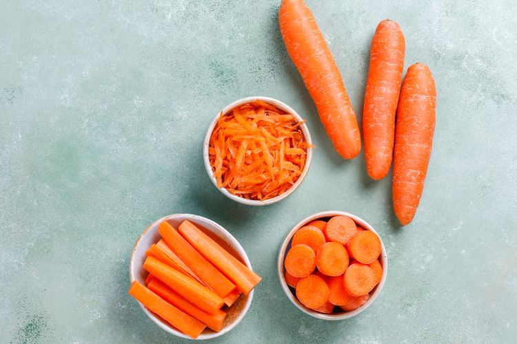 wortel, cara menyimpan wortel, Cara Menyimpan Wortel agar Tetap Renyah dan Segar Lebih Lama, 1. Menyimpan wortel utuh, 2. Menyimpan wortel kupas, 3. Menyimpan baby carrot, 4. Menyimpan wortel yang sudah direbus, 5. Membekukan wortel