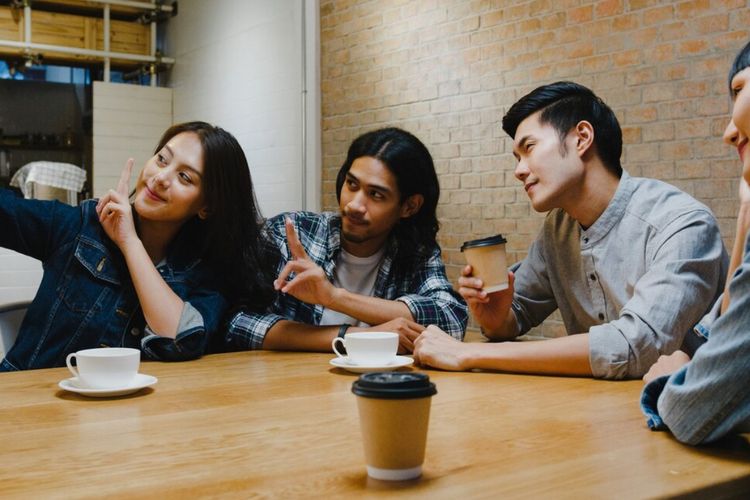 yapping, Apa Itu Yapping? Ini Arti dan Maknanya yang Viral di Media Sosial, Apa Itu Yapping?, Apa Itu Yapping dalam Bahasa Inggris?, Kenapa Istilah Yapping Viral di TikTok?, Arti Yapping dalam Bahasa Gaul, Perbedaan Yapping dan Talking, Contoh Penggunaan Kata Yapping di Media Sosial, Apakah Yapping Selalu Bermakna Negatif?, Fenomena Bahasa Gaul yang Viral di Media Sosial, FAQ Seputar Yapping