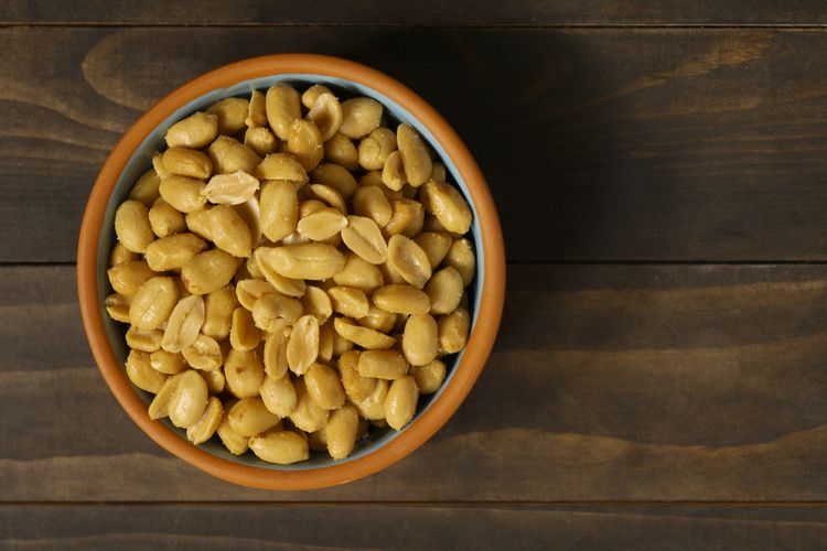 kacang goreng, kacang goreng bawang putih tanpa santan, Cara bikin kacang goreng, cara bikin kacang goreng empuk dan renyah, 3 Bahan Ini Bisa Bikin Kacang Goreng Tanpa Santan yang Renyah, Gurih, dan Wangi