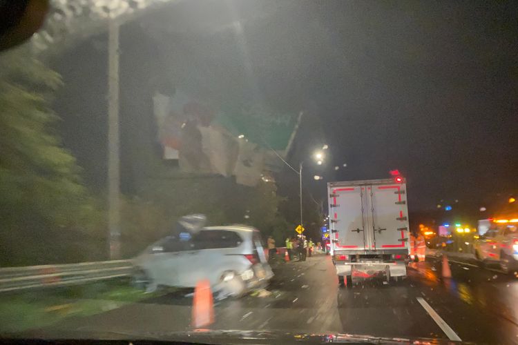 etika berkendara, sony susmana, kecelakaan beruntun, keselamatan jalan tol, Prinsip Etika Berkendara yang Wajib Diketahui di Jalan Tol, Pentingnya Etika Berkendara di Jalan Tol untuk Keselamatan, Mengutamakan Keselamatan dalam Berkendara, Prosedur Aman Saat Menghadapi Hambatan, Kesimpulan: Keselamatan adalah Tanggung Jawab Bersama