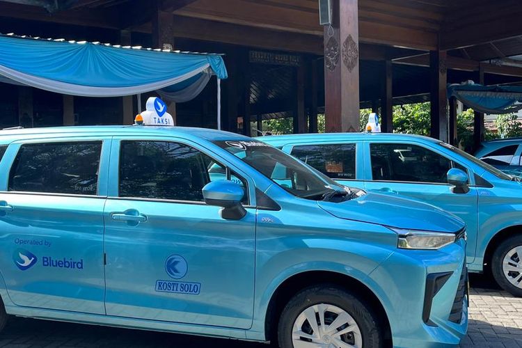 bahan bakar gas bumi, kendaraan listrik, Strategi Bluebird Hadapi Harga BBM: CNG dan EV Jadi Andalan