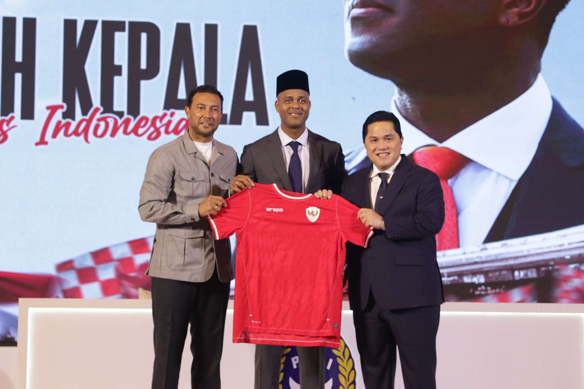 Ajax Amsterdam, Denny Landzaat, Timnas Indonesia, Liga Belanda, Sebulan Usai Dipecat Timnas Indonesia, Denny Landzaat Dipekerjakan Ajax