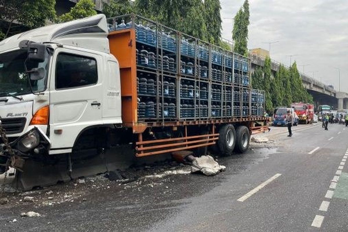 KNKT, Ahmad Wildan, Kecelakaan angkutan barang, pemeriksaan truk, Frekuensi Tinggi Kecelakaan Angkutan Barang: Apa Penyebabnya?