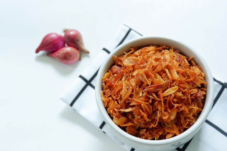 bawang goreng renyah, cara goreng bawang iris, cara iris bawang goreng, tips bawang goreng tidak gosong, cara buat bawang goreng, cara buat bawang goreng renyah tahan lama, 3 Trik Goreng Bawang Iris agar Tidak Gosong, Tak Perlu Hitung Waktu