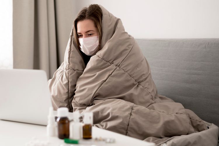 Super Flu, Dokter UGD Beberkan 6 Hal yang Perlu Anda Ketahui, 1. Mengenali gejala super flu, 2. Apakah vaksin flu membantu di musim ini?, 3. Langkah yang perlu dilakukan jika mengalami gejala flu, 4. Kapan harus mencari perawatan medis tingkat lanjut?, 5. Mengelola kelelahan pasca-flu, 6. Jawaban atas pertanyaan yang sering diajukan masyarakat