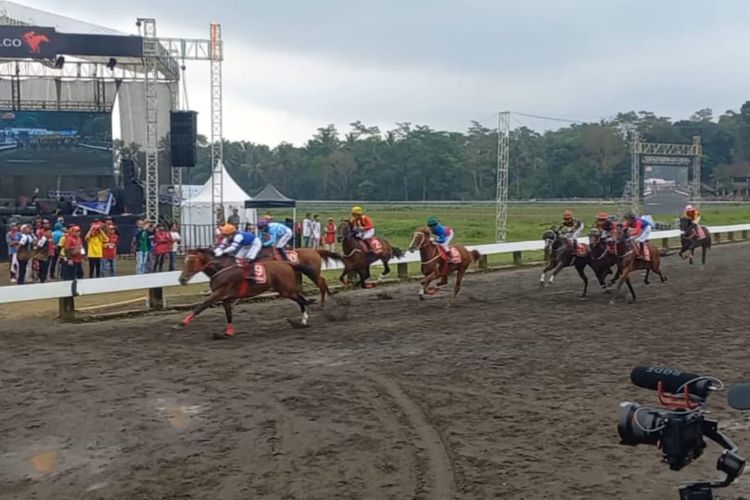 Pacuan Kuda Tegalwaton, Pacuan Kuda di Tegalwaton Semarang Jadi Wahana Wisata Keluarga Jelang Ramadhan