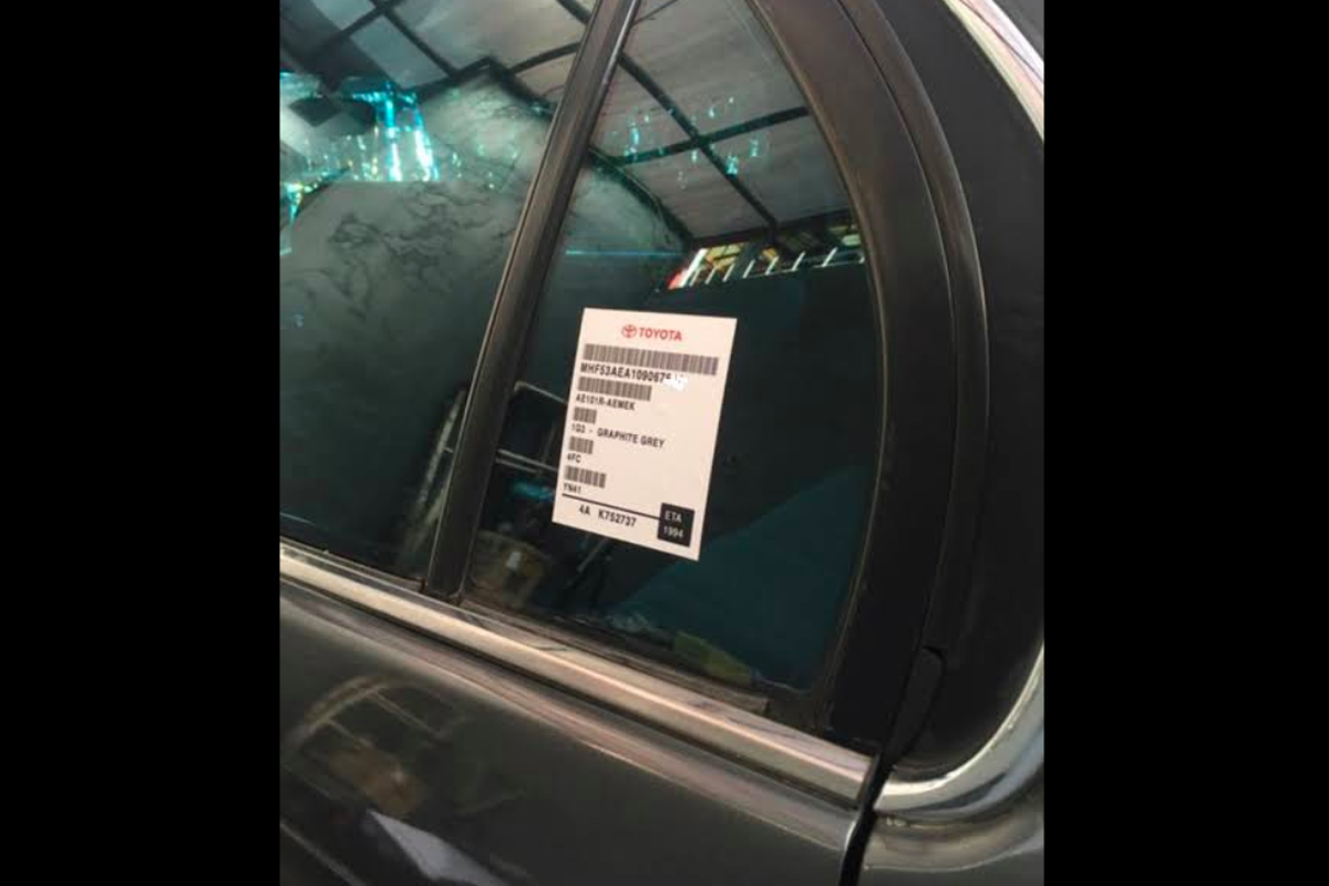 stiker, mobil baru, mobil, stiker mobil, Stiker di Mobil Baru Baiknya Dilepas, Tak Pengaruhi Nilai Jual