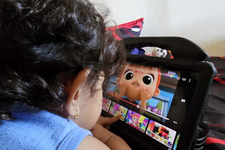 remaja, anak, ramah anak, ruang digital, Komdigi, Brain Rot, Paradoks Ruang Digital dan Ancaman Degradasi Generasi, Memanen data sejak belia, Lubang kelinci algoritma, Cakap digital skill tapi gagap soft skill, Diperparah judi online, Peran negara adalah keniscayaan