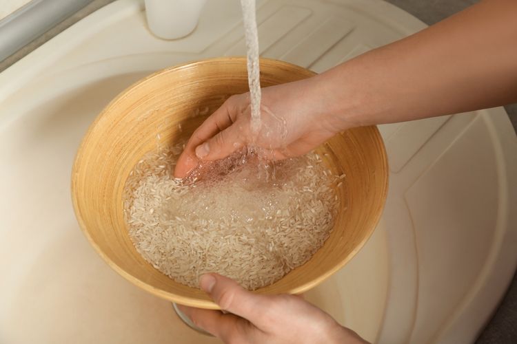 beras, mencuci beras, memasak nasi, Mitos atau Fakta, Benarkah Mencuci Beras Bisa Menghilangkan Nutrisi?