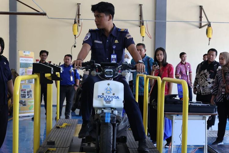 Motor Listrik, Aismoli, motor listrik, konversi motor listrik, subsidi motor listrik, otomotif, kendaraan bermotor, Konversi motor listrik, Konversi Sepeda Motor Listrik Juga Butuh Insentif Pemerintah