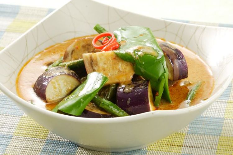 7 Ide Olahan Terong untuk Lauk Rumahan yang Praktis, 1. Terong balado, 2. Lodeh terong, 3. Terong kuah santan, 4. Terong sambal bakar terasi, 5. Tumis terong kecap, 6. Terong crispy mekar, 7. Terong panggang