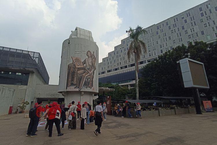 wisata cikini, wisata kuliner cikini, wisata daerah cikin, itinerary wisata cikini, tempat wisata di cikini, tempat wisata cikini, es krim tjanang cikini, rumah raden saleh rs pgi cikini, rumah raden saleh jakarta, Itinerary Wisata di Cikini, Lihat Rumah Raden Saleh dan Makan Es Krim Legendaris, Kunjungi Masjid Jami Al-Makmur Cikini, Melihat makam Habib Cikini, Ngemil roti legendaris, Jelajah Taman Ismail Marzuki, Makan es krim langganan Bung Karno, "Bertamu" ke rumah Raden Saleh