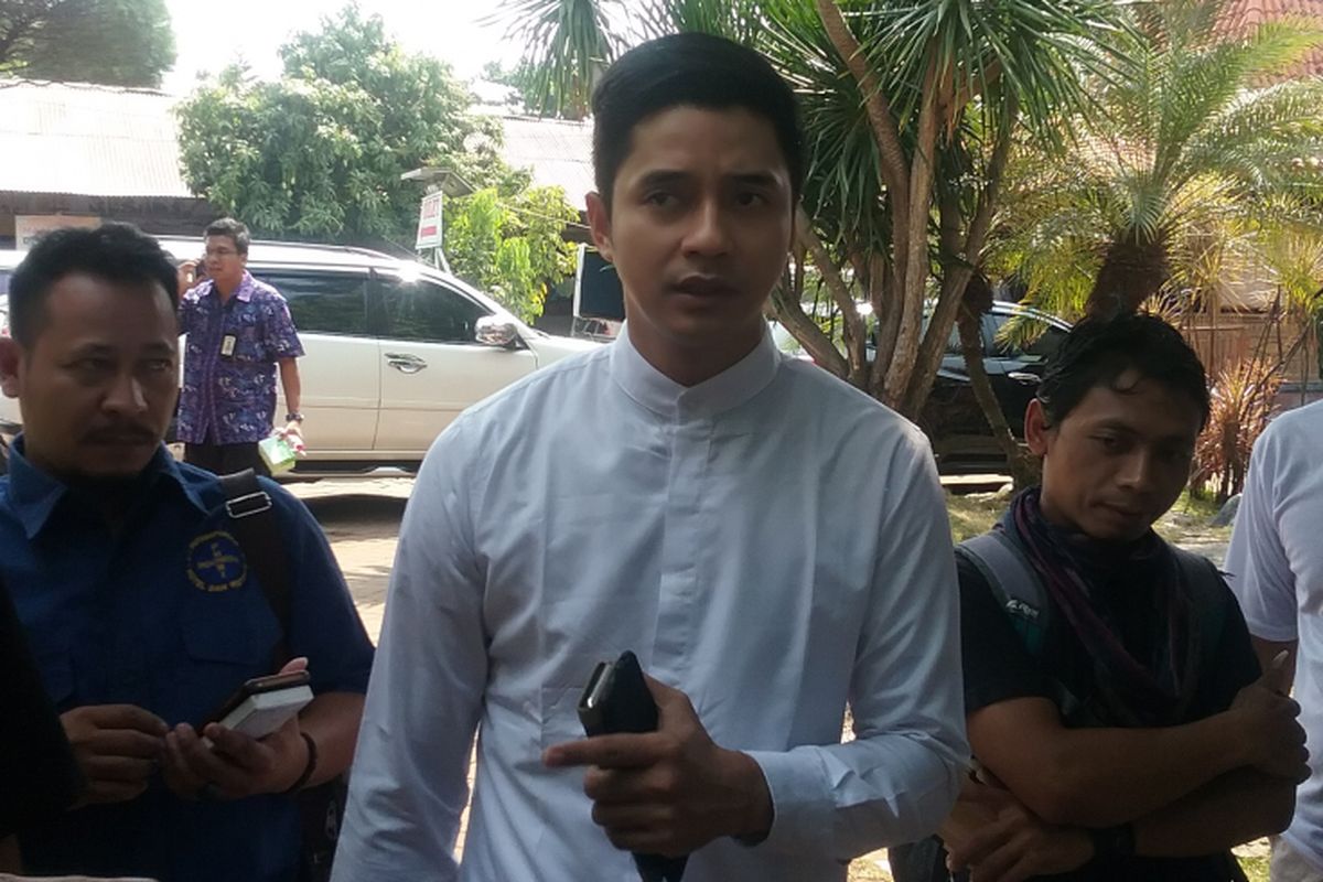 Adly Fairuz, Kasus Dugaan Penipuan Masuk Akpol: Polisi Dalami Aliran Dana dan Bukti Percakapan Adly Fairuz, Penyidik telusuri aliran dana ke beberapa pihak, Kuasa hukum serahkan bukti percakapan, Adly Fairuz penuhi panggilan sebagai saksi, Terduga utama belum hadir dan berstatus DPO, Kronologi dugaan penipuan