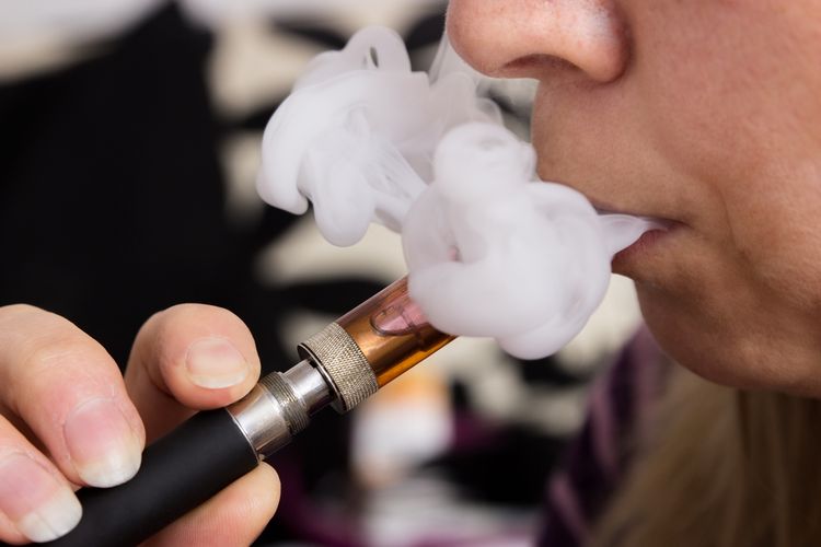vape, kualitas sperma, stres oksidatif, peluang kehamilan, Dokter Ungkap Dampak Merokok Vape pada Kualitas Sperma, Nikotin dan zat oksidatif ganggu pembentukan sperma, Vape bisa menghambat hasil tindakan medis, Sperma butuh waktu untuk pulih, Mitos yang perlu diluruskan