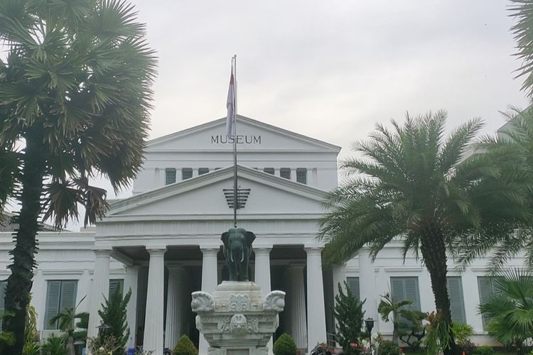 wisata dekat Stasiun Gambir, Kota Tua Jakarta, monas jakarta, wisata dekat stasiun gambir, liburan murah jakarta, tempat liburan murah jakarta, liburan murah sekitar jakarta, 8 Wisata Dekat Stasiun Gambir untuk Liburan Murah di Tengah Kota, 1. Monumen Nasional (Monas), 2. Museum Nasional (Museum Gajah), 3. Perpustakaan Nasional (Perpusnas RI), 4. Taman Ismail Marzuki (TIM), 5. Lapangan Banteng, 6. Pos Bloc Jakarta, 7. Kota Tua Jakarta, 8. Sarinah