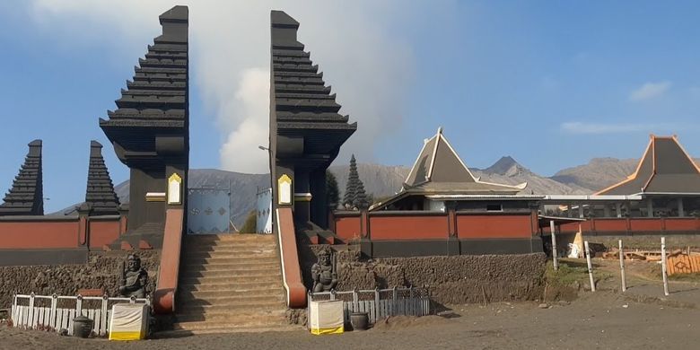 wisata gunung bromo, itinerary bromo seharian, explore bromo jawa timur, liburan ke bromo, Itinerary Seharian di Bromo Jawa Timur, dari Sunrise hingga Sunset, Menikmati Sunrise di Bukit Penanjakan – 02.00–06.00 WIB, Explore Pasir Berbisik Menggunakan Jeep – 06.00–08.00 WIB, Kawah Bromo dan Pura Luhur Poten – 08.00–11.00 WIB, Makan Siang di Kawasan Bromo – 11.00–13.00 WIB, Savana Teletubbies – 13.00–16.00 WIB, Kembali ke Hotel – 16.00–17.00 WIB, Menikmati Sunset di Bukit Penanjakan (Opsional) – 17.00–18.00 WIB