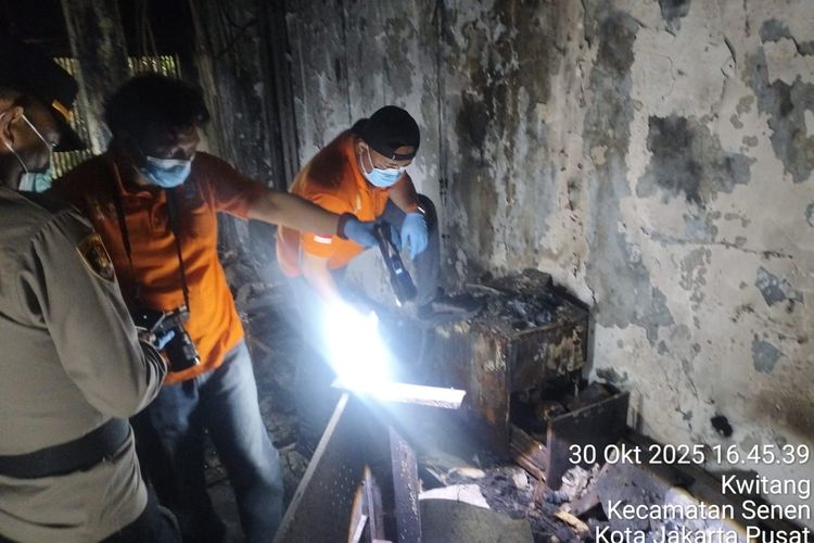 kerangka manusia, Kwitang, demonstran hilang, demonstran hilang Jakarta, kerangka manusia di kwitang, penemuan dua kerangka manusia, Gedung ACC terbakar, kerangka manusia hangus, orang hilang KontraS, kontras orang hilang demo, 5 Fakta Penemuan Dua Kerangka Manusia di Gedung ACC Kwitang, Jakarta Pusat, 1. Ditemukan Saat Pemeriksaan Struktur Bangunan, 2. Dua Jasad Hangus Tak Dikenali, 3. Diduga Terkait Dua Demonstran yang Hilang, 4. Pihak ACC Pastikan Gedung Sudah Kosong Sejak Kebakaran, 5. Pemeriksaan DNA dan Penyelidikan Masih Berlangsung