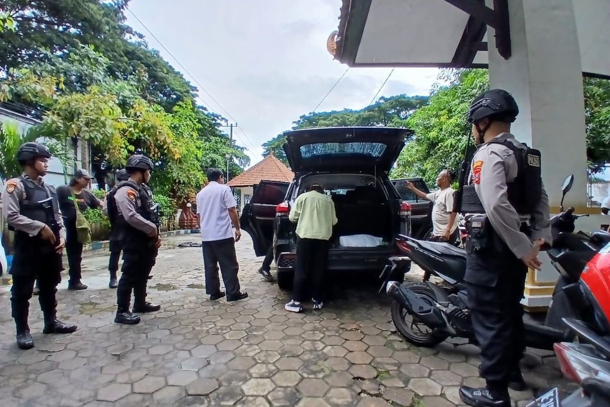 Ponorogo, Monumen Reog, bupati ponorogo, ponorogo, bupati ponorogo sugiri sancoko, monumen reog raksasa di ponorogo, monumen reog ponorogo, OTT KPK Bupati Ponorogo, Bupati Ponorogo Sugiri Sancoko Tersangka, sugiri jadi tersangka kpk, korupsi Ponorogo, KPK Geledah Kantor Disbudparpora Ponorogo, Terkait Proyek Monumen Reog?, Fokus Penggeledahan Bidang Kebudayaan, Kepala Disbudparpora Pilih Bungkam, KPK Dalami Dugaan Korupsi Pengadaan Barang dan Jasa, Lanjutan Kasus OTT Sugiri Sancoko