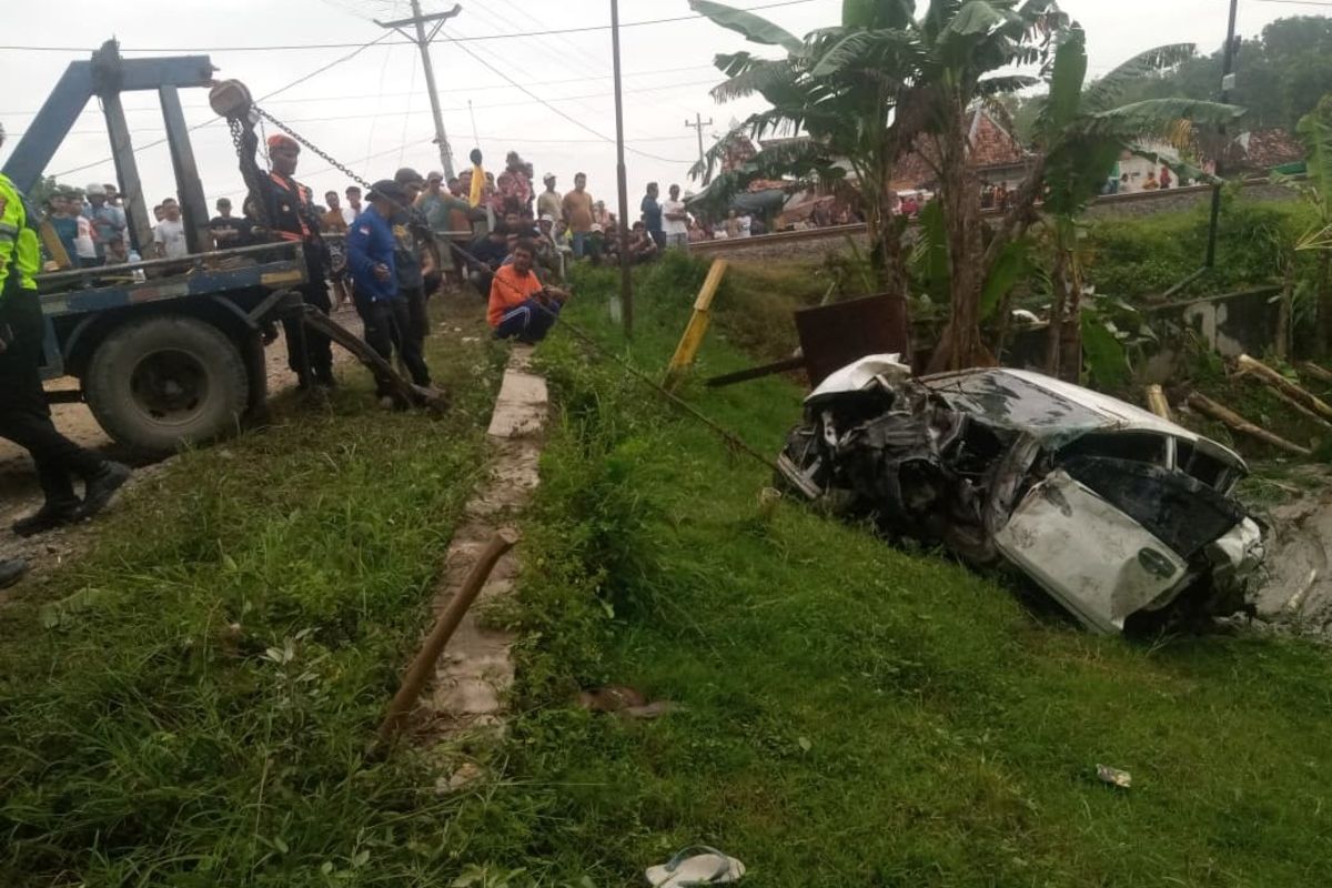rel kereta api, Kenapa Mobil Bisa Mogok di Rel Kereta? Ini Kata Pakar UGM