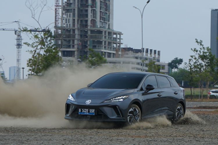 MG 4 EV, mobil listrik, GAIKINDO Indonesia International Auto Show, GIIAS, MG Motor Indonesia, MG 4 EV Max, Gaikindo Indonesia International Auto Show, GIIAS 2025, GIIAS 2025: MG 4 EV, Menapaki Jejak Mobil Listrik Inggris di Indonesia