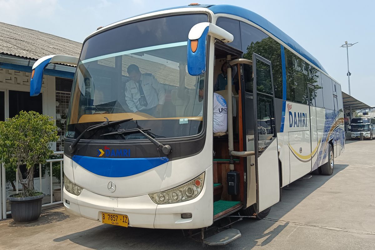 Bus DAMRI, Damri, sewa bus, DAMRI Party Bus, Party Bus DAMRI, DAMRI Party Bus: Mewah dengan Ruang Khusus, Sewa mulai Rp 4 Jutaan