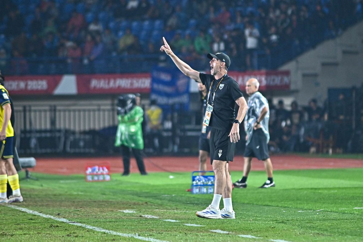 Oxford United, Piala Presiden 2025, Port FC, Oxford United vs Port FC, Gary Rowett, Port FC Juara Piala Presiden 2025, Kala Pelatih Oxford United Bimbang