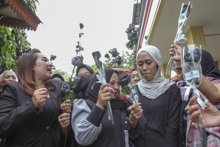 sabung ayam, Kopda Bazarsah, vonis kopda bazarsah, kopda bazarsah dihukum mati, kopda bazarsah divonis mati, Tangis Haru Keluarga Korban Usai Kopda Bazarsah Divonis Hukuman Mati
