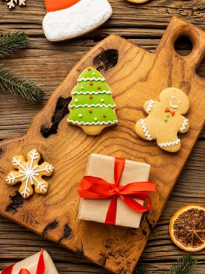 kado Natal, rekomendasi kado Natal, 11 Rekomendasi Kado Natal Bernuansa Christmas, Hangat dan Personal, 1. Ornamen Natal personal, 2. Lilin beraroma khas Natal, 3. Kaos kaki Natal (Christmas stocking), 4. Mug bertema Natal, 5. Selimut atau throw blanket, 6. Cokelat atau kue khas Natal, 7. Pajamas atau baju tidur bertema Natal, 8. Kalender atau dekor akhir tahun, 9. Kartu Natal dengan pesan personal, 10. Hampers Natal sederhana, 11. Lampu hias atau fairy lights