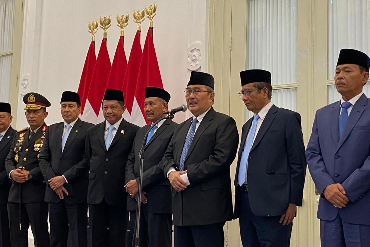 Polri, Reformasi Polri, Komisi Reformasi Polri, Ketua Komisi Reformasi Polri, pembentukan Komisi Reformasi Polri, reformasi polri, anggota Komisi Reformasi Polri, pembentukan komisi reformasi polri, 10 Nama yang Mengisi Komisi Reformasi Polri dan Tugasnya, Daftar anggota Komisi Reformasi Polri, Tugas Komisi Reformasi Polri, Jimly Asshiddiqie: rapat perdana dan fokus awal, Peluang rekomendasi perubahan undang-undang