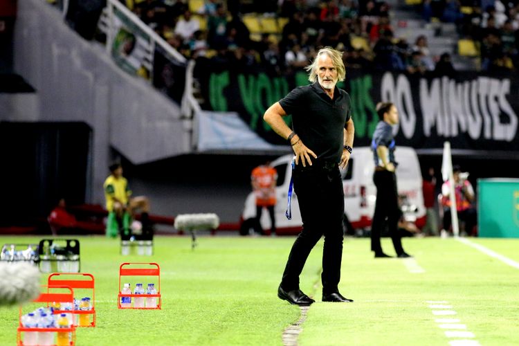 Belanda, Jan Olde Riekerink, Johnny Jansen, jean-paul van gastel, Peter de Roo, Super League 2025-2026, Fenomena Pelatih Belanda di Super League 2025: Empat Nama, Empat Cerita, Satu Filosofi