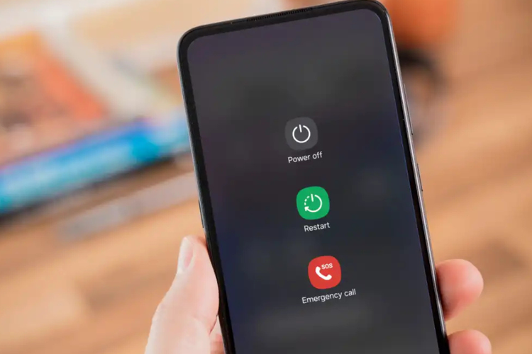 ponsel, tanda ponsel rusak, pengguna ponsel, Ini 9 Ciri HP Sudah Tak Layak Pakai, Waspadai Sebelum Terlambat, 6. Performa perangkat dibatasi, 7. Tidak dapat update OS lagi, 8. Layar berubah warna, 9. Sinyal dan WiFi sering bermasalah