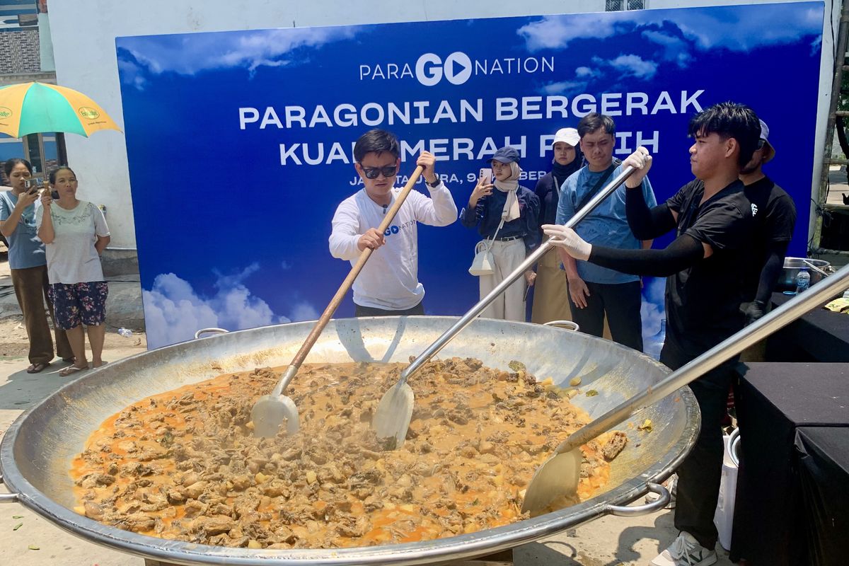 masak besar bobon santoso di jakarta utara, aktivitas masak paragon corp, kuali merah putih bobon santoso, Bobon Santoso Masak Besar 1.500 Porsi Kalio Ayam di Jakarta Utara