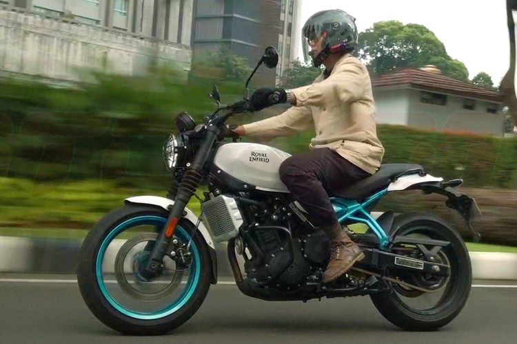 motor naked, Royal Enfield, tes lengkap, Royal Enfield Guerrilla 450, royal enfield, Tes lengkap Royal Enfield Guerrilla 450, Tes Lengkap Royal Enfield Guerrilla 450, Desain sampai Biaya Servis, Desain Royal Enfield Guerrilla 450, Spesifikasi dan Fitur Royal Enfield Guerrilla 450, Rasa Berkendara Royal Enfield Guerrilla 450, Biaya Kepemilikan Royal Enfield Guerrilla 450