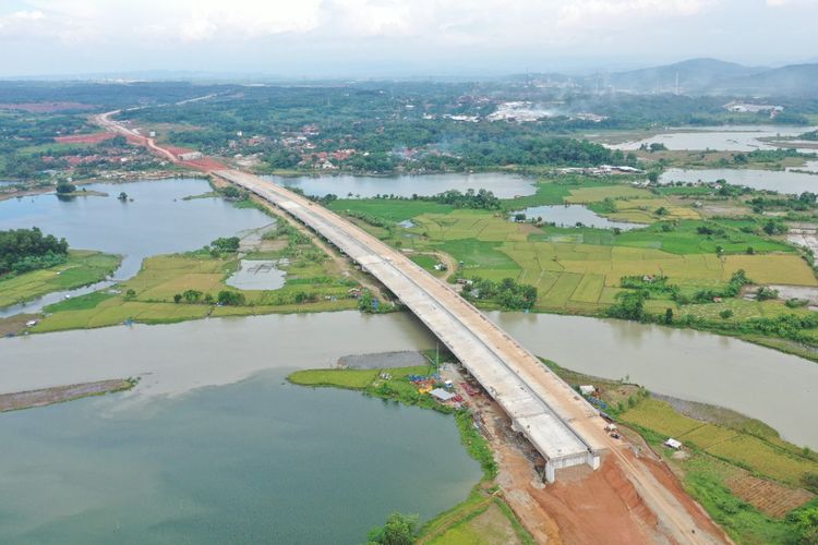 Lalu Lintas, Jasa Marga, kendaraan bermotor, Tol Japek II Selatan, mudik Lebaran 2025, Tol Japek II fungsional saat mudik Lebaran 2025, Tol Japek II Selatan Hanya Boleh Dilintasi Kendaraan Golongan I