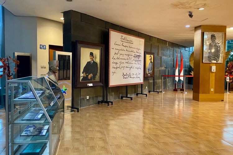 Jawa Timur, Blitar, Makam Bung Karno, wisata, kartika sari dewi soekarno, Putri Presiden Pertama Republik Indonesia, Kartika Sari Dewi Soekarno Berziarah ke Makam Bung Karno, Harga Tiketnya Rp 3.000