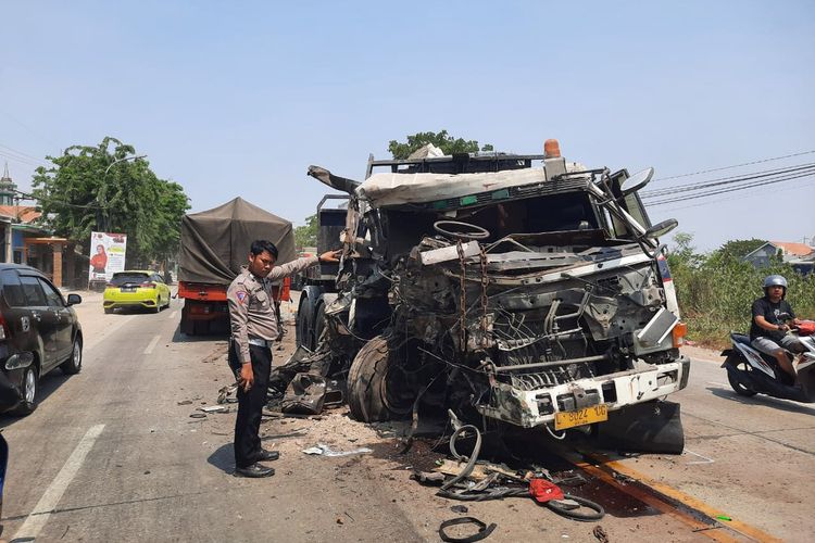 Kecelakaan truk, kelelahan sopir truk, jam kerja sopir, istirahat sopir, Mengatasi Kelelahan Sopir Truk untuk Keselamatan Berkendara