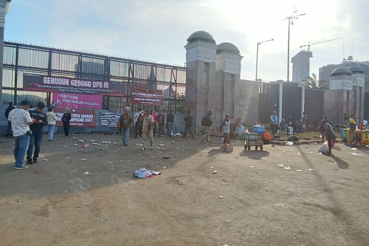 DPR RI, demo hari ini, universitas indonesia, gaji DPR, tunjangan dpr, Mahasiswa UI Sindir DPR: Rakyat Menderita, Kok Joget-joget Tunjangan Naik
