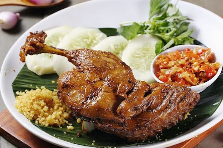 promo makanan hari ini, hut ke 80 ri, promo kemerdekaan 2025, promo hut ke 80 ri, promo makanan hut ke 80 ri, promo kemerdekaan makanan 2025, Promo Kemerdekaan 18 Agustus 2025, Ini 23 Makanan dan Minumannya, 1. Fore Coffee, 2. Dum Dum, 3. Djournal Coffee, 4. Koffea, 5. Tong Tji Tea Booth , 6. Kopi Kenangan , 7. Tomoro Coffee, 8. Excelso , 9. Kopi Lain Hati, 10. Starbucks Indonesia, 11. Haagen-Dazs, 12. Hypermart, 13. A&amp;W , 14. Richeese Factory: Combo Merdeka Rp80.000 , 15. Emado’s: Paket Berkah Merdeka Rp17.800 , 16. Bebek Kaleyo: Diskon 50 Persen Menu Ayam , 17. KFC: Kombo Merdeka Rp80.000 , 18. Burger King: Ayam Goreng Nusantara Rp 99.091 , 19. Solaria: Paket Merdeka di GrabFood , 20. Marugame Udon, 21. Ichiban Sushi, 22. Raa Cha Suki &amp; BBQ Diskon 17 Persen , 23.  Yakiniku Like Buy 1 Get 1 