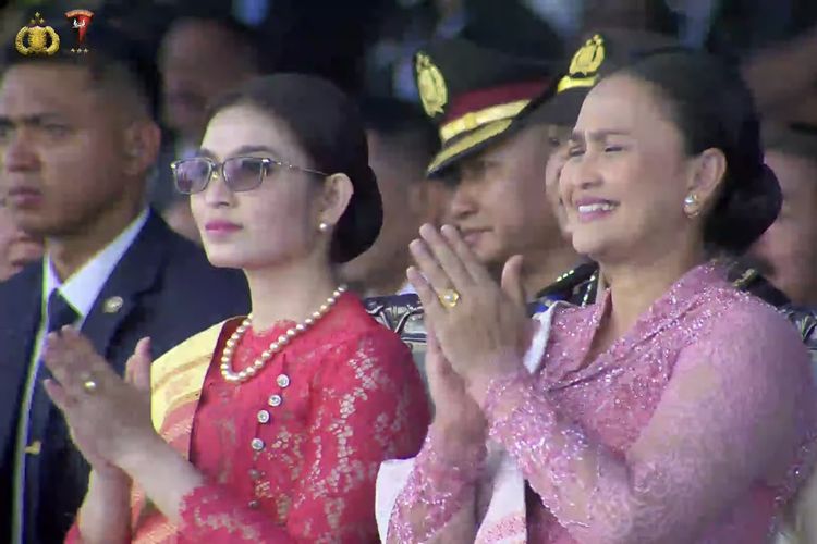 Selvi Ananda, Kebaya, istri gibran, wakil presiden gibran rakabuming raka, wapres gibran rakabuming raka, istri wakil presiden, kebaya selvi ananda, istri wakil presiden ri, 5 Gaya Ibu Wapres Selvi Ananda Pakai Kebaya, Anggun Penuh Warna, 1. Kebaya kartini warna pink pastel, 2. Kebaya kartini warna butter yellow, 3. Kebaya kutubaru warna hijau mint, 4. Kebaya fuschia dan songket, 5. Kebaya kutubaru merah