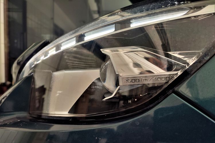 mika, Mika, lampu mobil, mika lampu, mika lampu mobil, Waspada Mika Lampu Mobil Berembun di Musim Hujan
