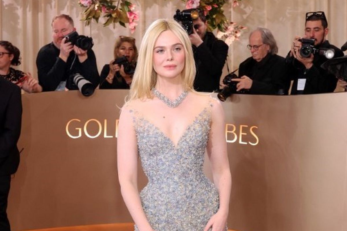 Sleeping Beauty, Elle Fanning Tampil Anggun Bak Sleeping Beauty di Golden Globes 2026